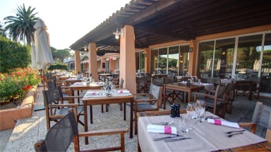 La terrasse du Najeti Restaurant les Pins Parasols